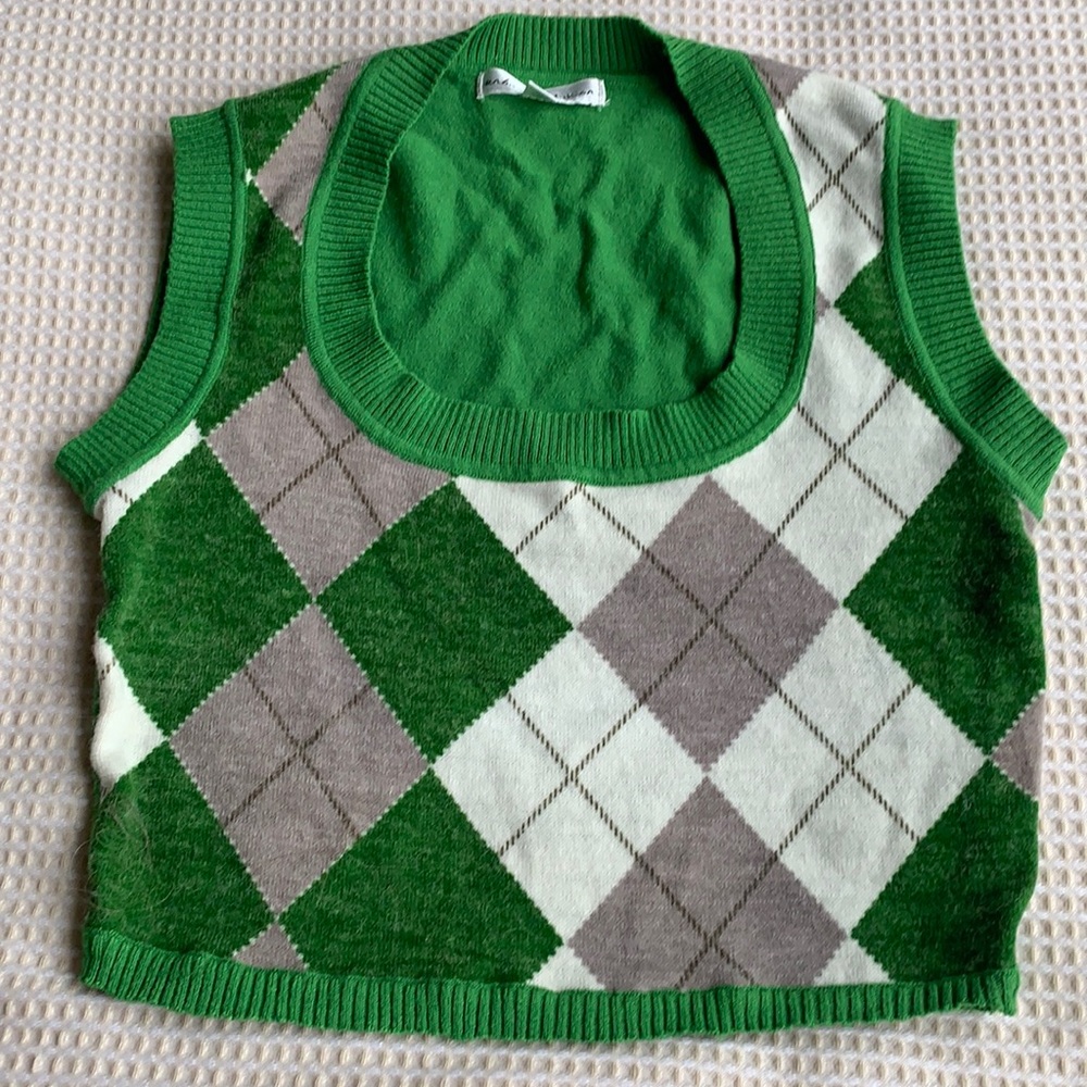 Cropped urban behaviour argyle vest size S/M